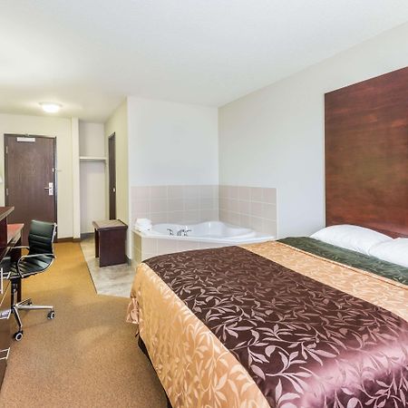 Super 8 By Wyndham Innisfail ภายนอก รูปภาพ